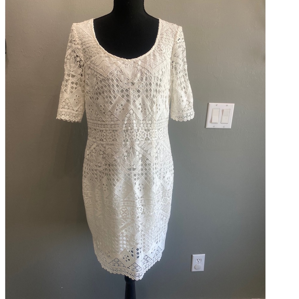 Antonio Melani White Geometric Lace Sheath Dress Short Sleeve Scoop Neck Size 6
